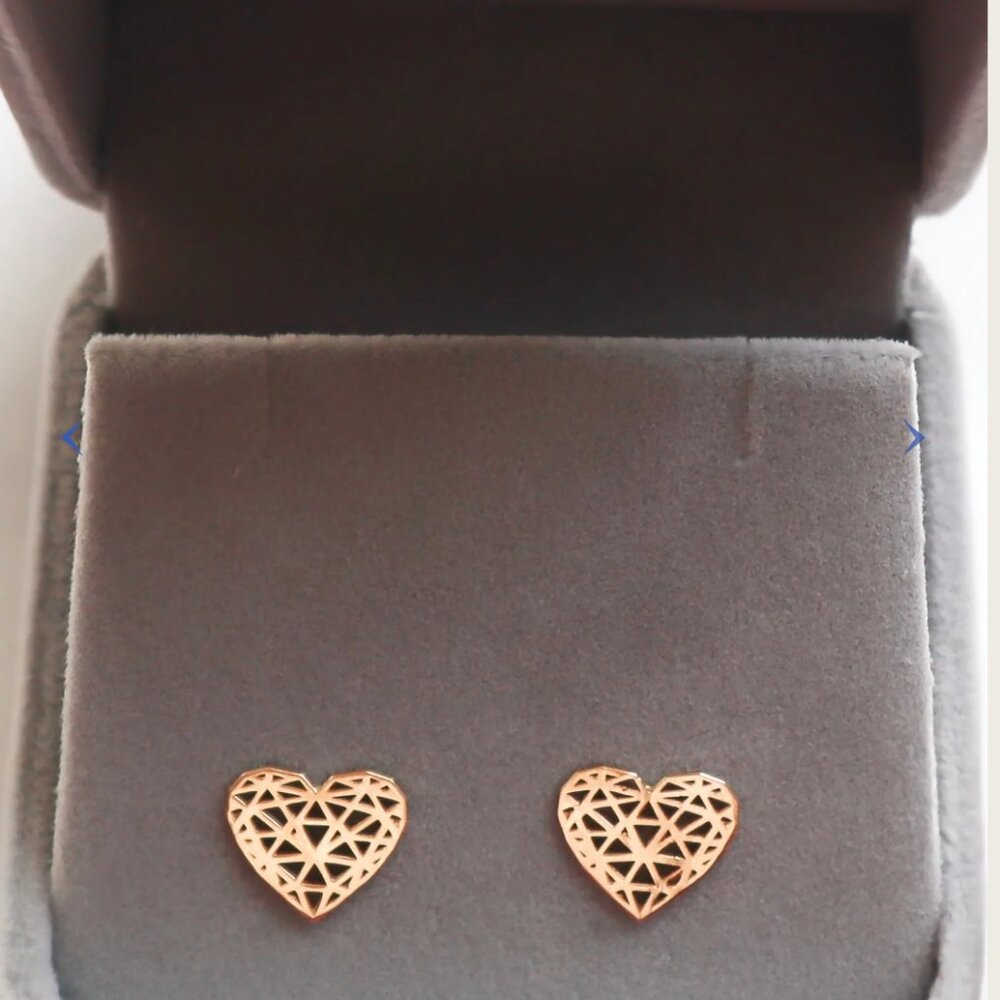 18k Yellow Gold Heart Earrings - Picture 2 of 5